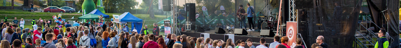 Tłum ludzi podczas Juwenaliów w Łomży